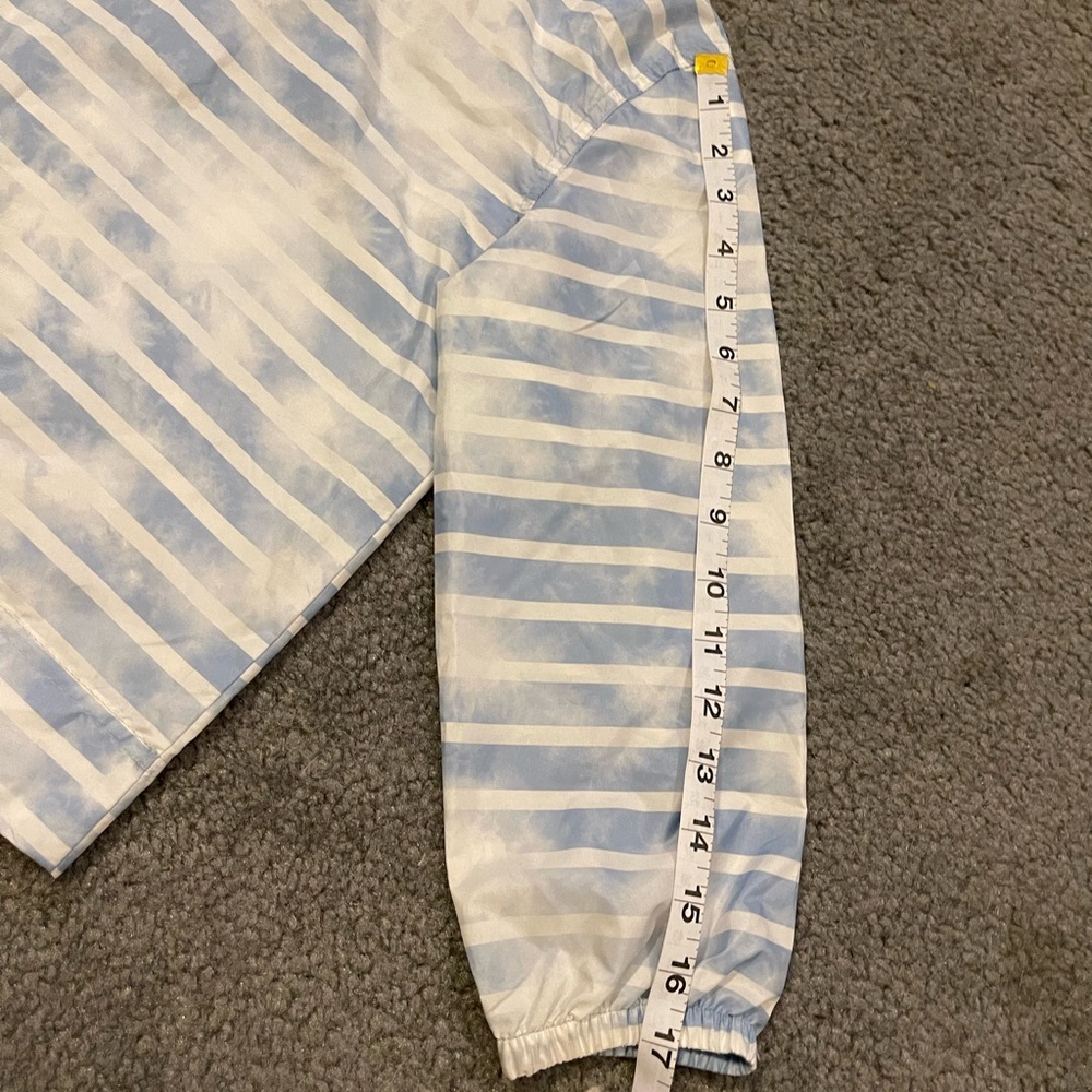Gap size small raincoat with hood, NWOT size small. - Picture 7 of 9